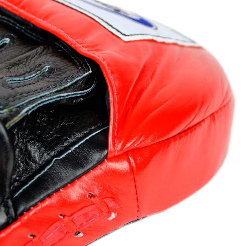 FAIRTEX FOCUS MITTS ULTIMATE FMV9 - BLACK/RED 5 FAIRTEX FOCUS MITTS ULTIMATE FMV9 - BLACK/RED - Image 4
