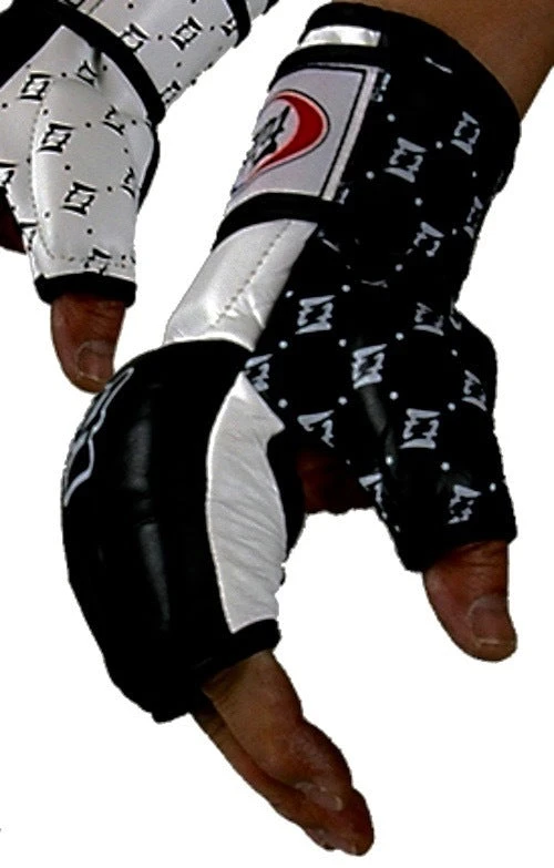 MUAY THAI MMA GLOVES FAIRTEX SPLIT KNUCKLES FGV17 - BLACK / WHITE 3 MUAY THAI MMA GLOVES FAIRTEX SPLIT KNUCKLES FGV17 - BLACK / WHITE