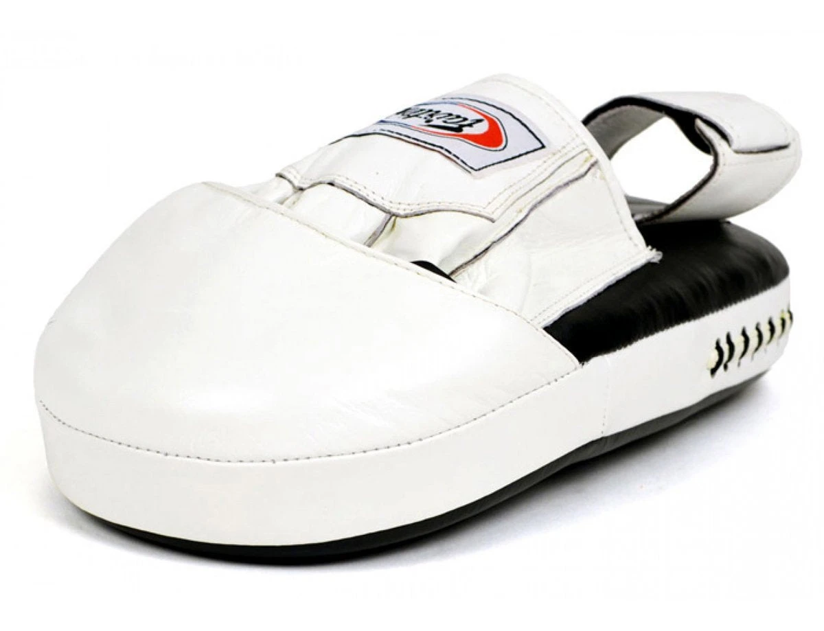 FAIRTEX FOCUS MITTS PRO ANGULAR FMV8 PUNCHING MITTS MUAY THAI - BLACK / WHITE 5 FAIRTEX FOCUS MITTS PRO ANGULAR FMV8 PUNCHING MITTS MUAY THAI - BLACK / WHITE - Image 3