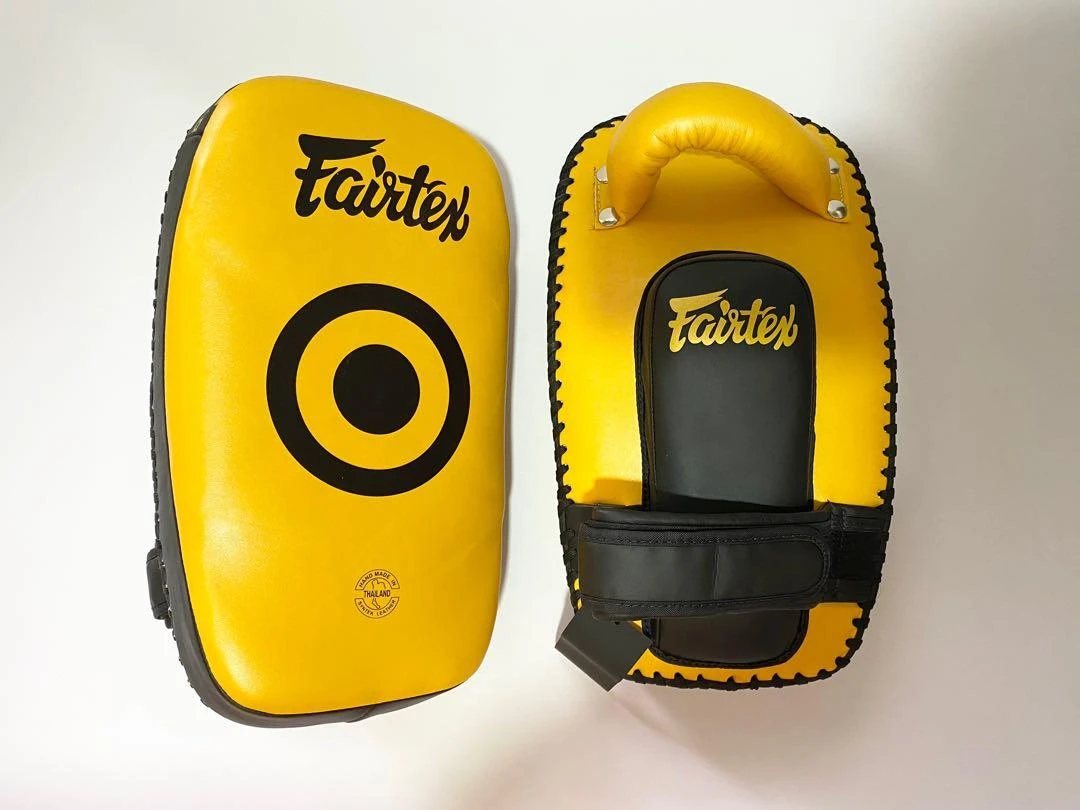 MUAY THAI PADS FAIRTEX SMALL CURVED LIGHT WEIGHT - KPLC6 GOLD/BLACK 3 MUAY THAI PADS FAIRTEX SMALL CURVED LIGHT WEIGHT - KPLC6 GOLD/BLACK